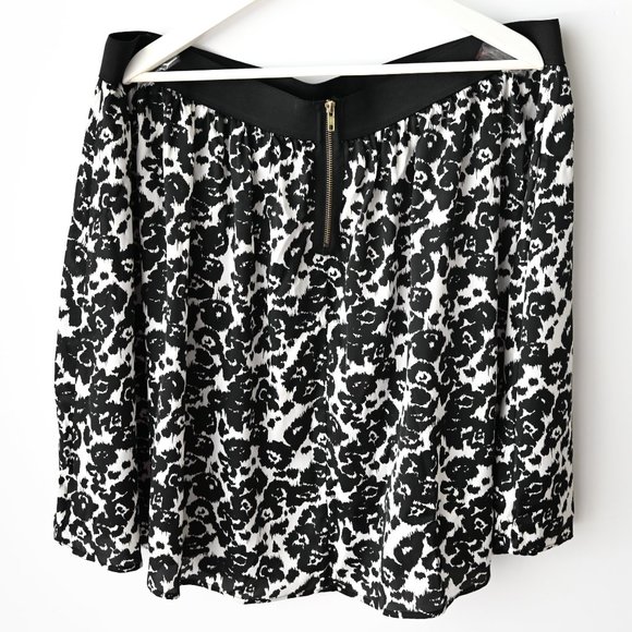 WORTHINGTON Black & White Print Elastic Waist Pull On Skirt - Size 2X - Picture 4 of 8